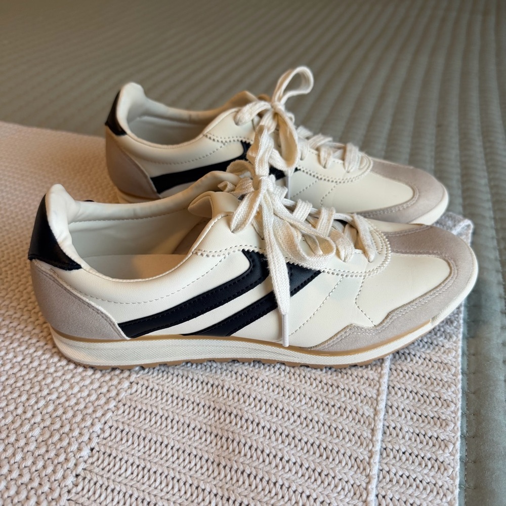 No Boundaries Black and White Sneakers Size 9 - Picture 3 of 8